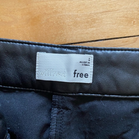 Wilfred - Modern Cargo Pant - Picture 2 of 5